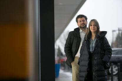 Pilar Herráez e Ismael Herrero, el viernes en Coslada (Madrid).