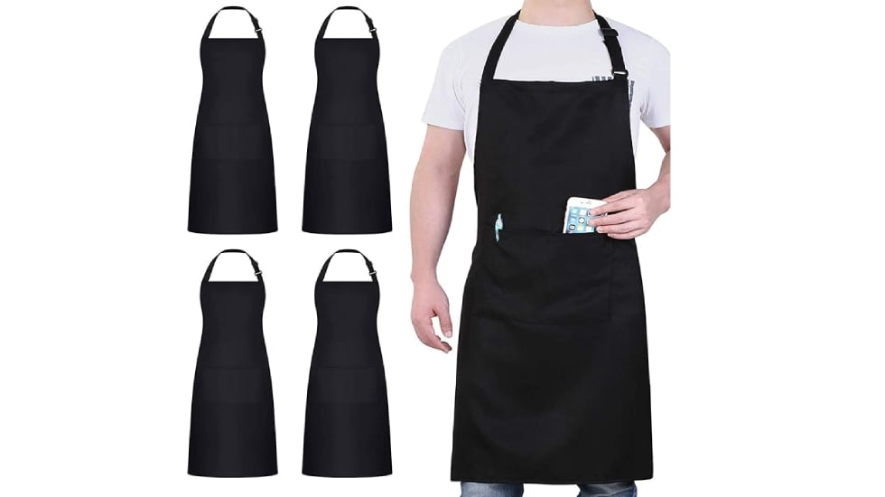 Lote de cuatro delantales impermeables con doble bolsillo.
