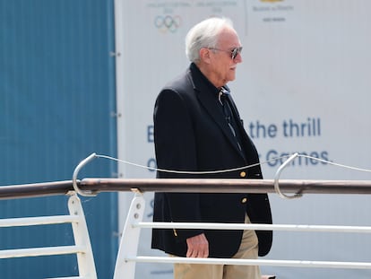El padre adoptivo de Jeff Bezos, Miguel Ángel 'Mike' Bezos, no podía faltar en la boda de su hijo. Es un multimillonario y filántropo cubanoamericano que realizó la inversión inicial para lanzar Amazon.com. Además, es cofundador de la Fundación de la Familia Bezos.