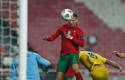 Cristiano Ronaldo anota su gol a Andorra.