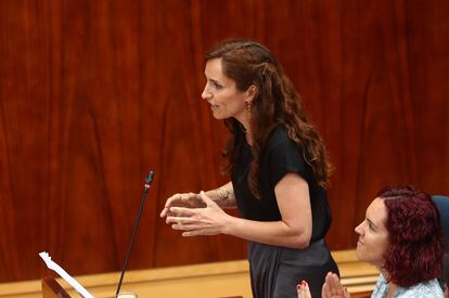 Mónica García, durante su intervención en la sesión de control.