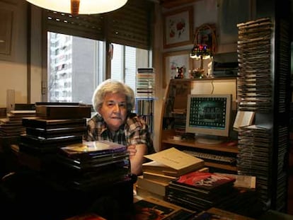 La traductora María Teresa Gallego Urrutia, en su casa del barrio madrileño del Pilar.