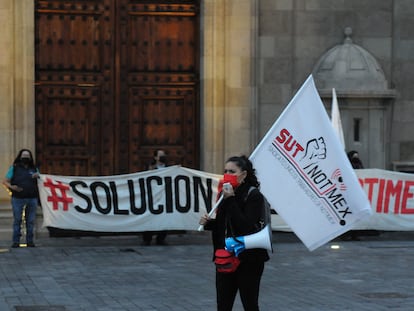 Una manifestación del sindicato de Notimex frente a Palacio Nacional, en Ciudad de México, el pasado 8 de agosto.