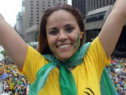 Jana&iacute;na Lima em protesto contra o Governo Dilma.