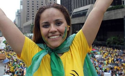 Jana&iacute;na Lima em protesto contra o Governo Dilma.