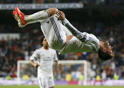 Sergio Ramos celebra el tercer gol del equipo.