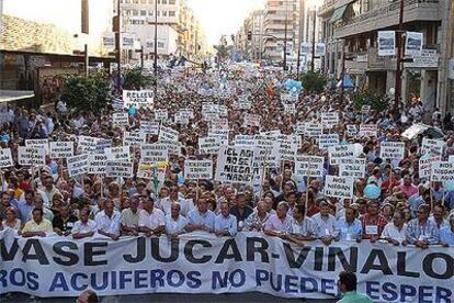 Cabeza de la manifestación de Alicante en defensa del trasvase del Júcar.