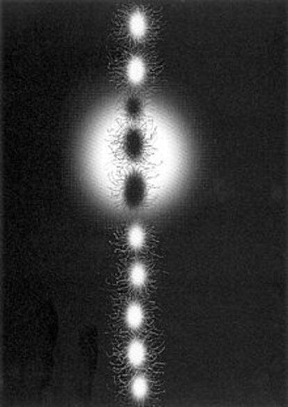 Imagen con lápiz óptico, <b></b><i>Intervalo claro</i> (2001), de Joan Cruspinera.