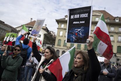 Manifestación en Berna, Suiza, a favor de las mujeres de Irán, este sábado.