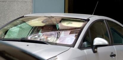 Rosalía Iglesias, esposa de Bárcenas, abandona en coche la Audiencia Nacional.