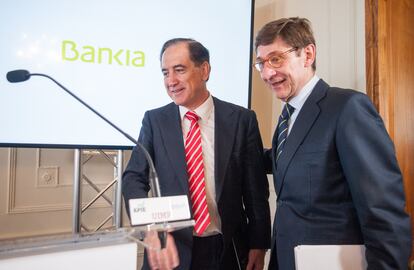 El presidente de Mapfre, Antonio Huertas (izquierda), y el presidente de Bankia, José Ignacio Goirigolzarri.