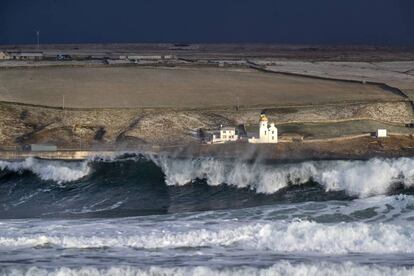 Faro de Holborn Head en Scrabster, cerca de Thurso (Escocia).