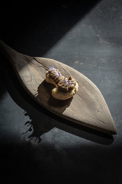'Fósil' es una galleta de harina de trigo con paté de interiores de faisán.