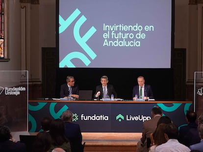 El director general de la Fundación Unicaja, Sergio Corral; el presidente de la Fundación Unicaja, José M. Domínguez; y el secretario de los consejos de administración de Fundatia y LiveUpp, Manuel Atencia.