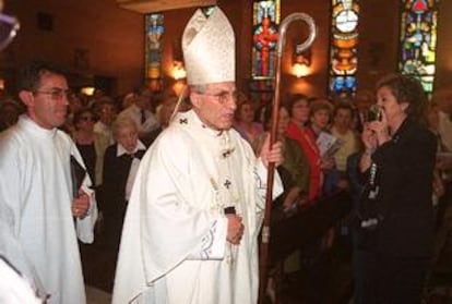 El arzobispo de Madrid, momentos antes de iniciar la misa enla parroquia de Nuestra Se?ora de las Fuentes.