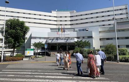 Vista del hospital Virgen Macarena de Sevilla, este sábado.