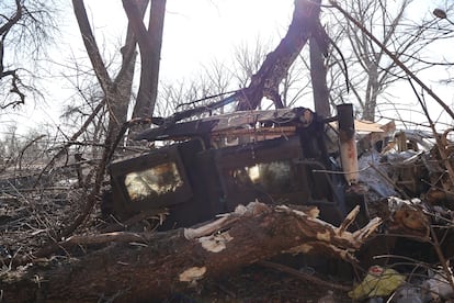 Un vehículo blindado de infantería ucranio destruido por el fuego ruso en el frente de Chasiv Yar, el pasado sábado.