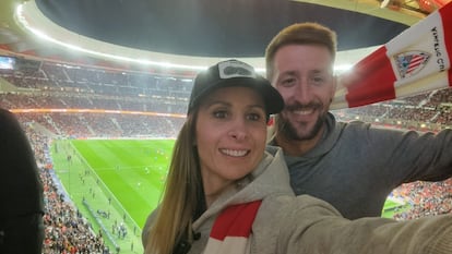 Guillermo Kelly y su novia Miriam en el estadio Cívitas Metropolitano.