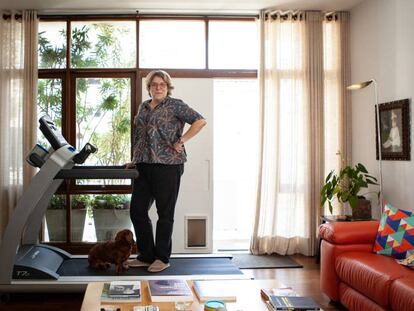 Barbara Gancia em seu apartamento em São Paulo.