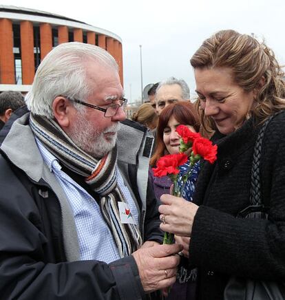 "Déjennos con nuestro dolor. Déjennos con nuestros muertos", ha pedido Pilar Manjón, presidenta de la Asociación 11-M Afectados, en un duro discurso pronunciado en el acto celebrado en la estación de Atocha, junto al secretario general del PSM, Tomás Gómez, y de los sindicatos CC OO y UGT.