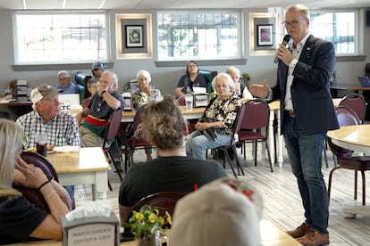 Adam Hamilton sen evento de campaña en Ward’s Garden Center & Cafe, en Garden City, Kansas, el 9 de octubre.