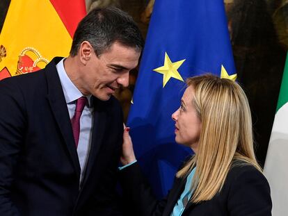 El presidente del Gobierno español, Pedro Sánchez, y la primera ministra italiana, Giorgia Meloni, en la rueda de prensa conjunta celebrada el miércoles en Roma.