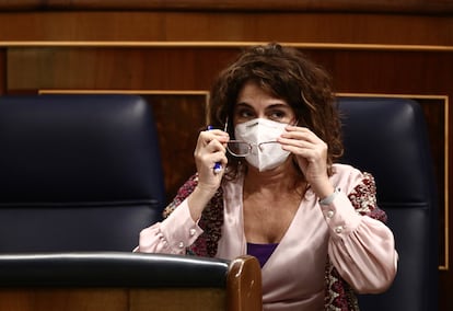 La ministra portavoz y de Hacienda, María Jesús Montero, en la sesión plenaria celebrada este jueves en el Congreso de los Diputados.