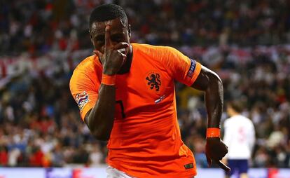 Quincy Promes celebra el tercer gol.