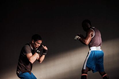 Boxeadores entrenan en las instalaciones olímpicas de Río 2016 (Brasil).