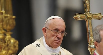 Francisco en la bas&iacute;lica de San Pedro, el domingo.