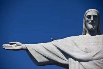 Imagen de las obras de mantenimiento y recuperación del Cristo Redentor de Río de Janeiro, el monumento más emblemático de Brasil. EFE/Archivo