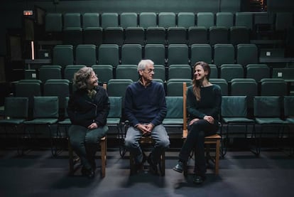 Teresa Valentín, Juan Pastor y María Pastor, en el teatro Guindalera.