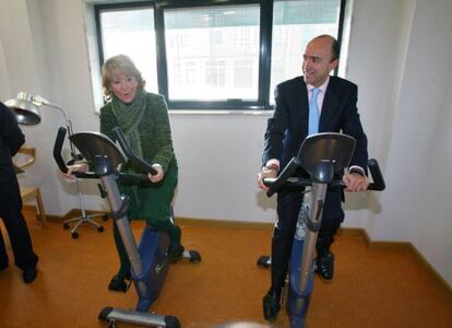 Esperanza Aguirre y Manuel Lamela, en la inauguración de un centro de salud en 2007.