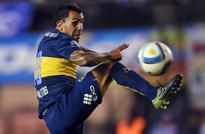 Carlos T&eacute;vez, durante un partido con el Boca Juniors.