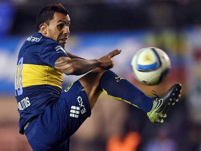 Carlos T&eacute;vez, durante un partido con el Boca Juniors.