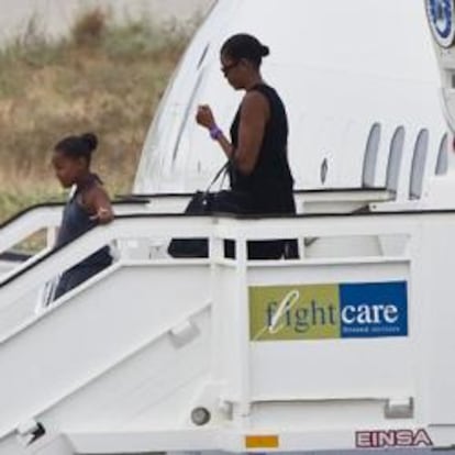 Michelle Obama y su hija después de aterrizar en Málaga