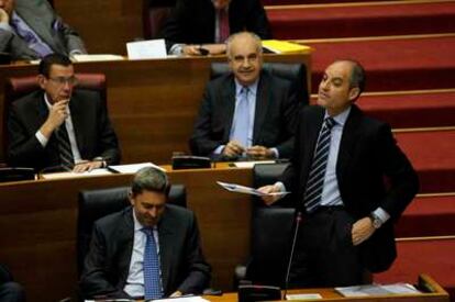 El presidente Francisco Camps, esta mañana, en la última sesión de control de la legislatura en las Cortes Valencianas.