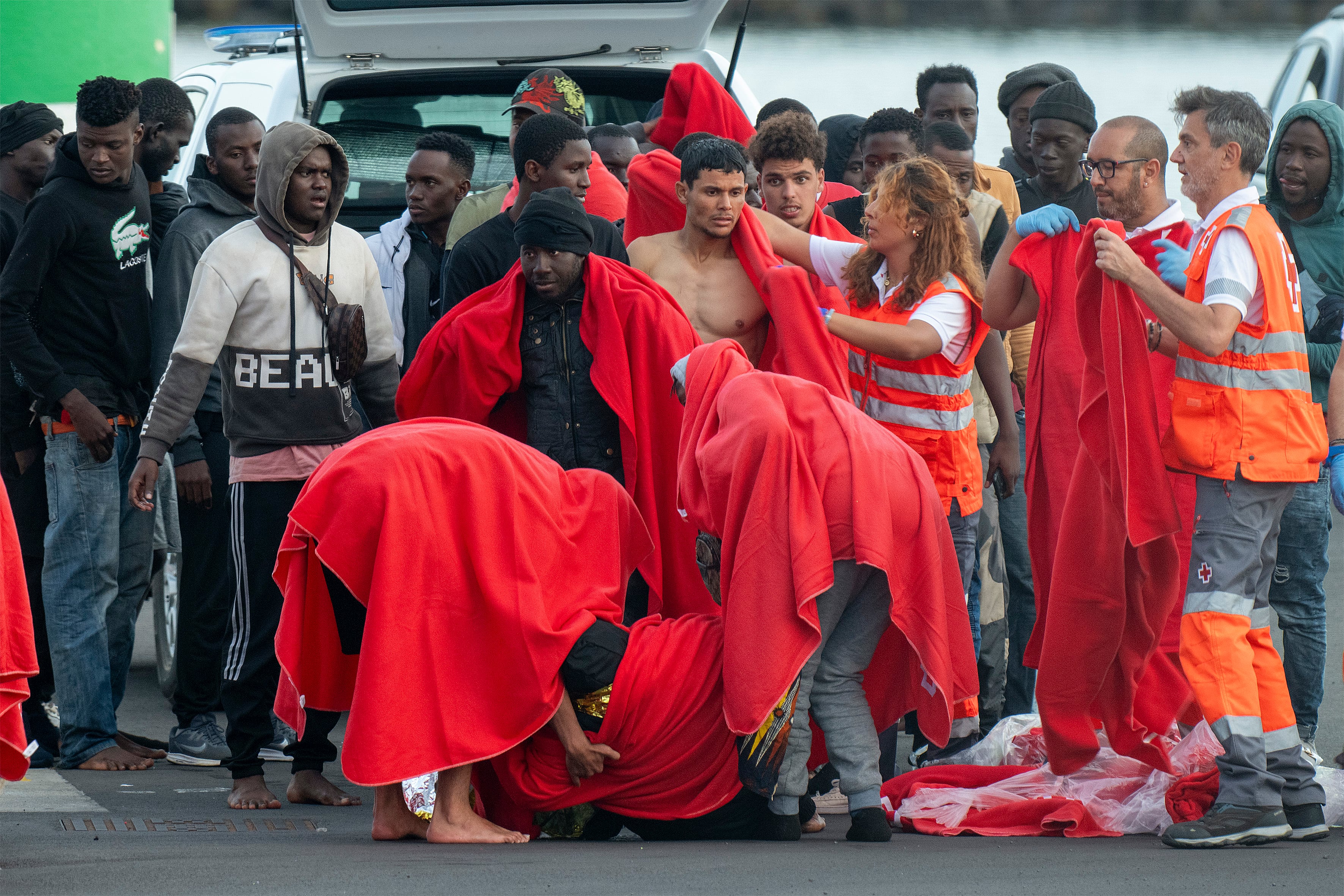 Siete fallecidos en dos naufragios tras un fin de semana en el que llegan a Canarias más de 1.500 migrantes