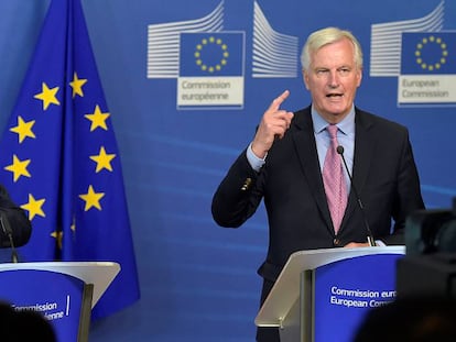 El ministro británico para la salida de la UE, David Davis, y el negociador europeo para el 'brexit', Michel Barnier.