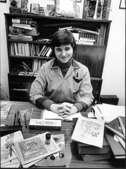 Ana Maria Moix de colegiala fotografiada por Colita en el año 1975.