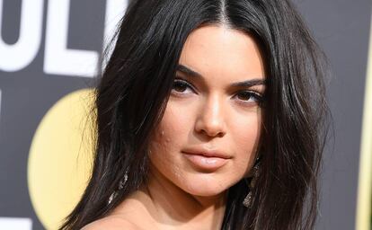 La modelo Kendall Jenner en los Globos de Oro 2018. 