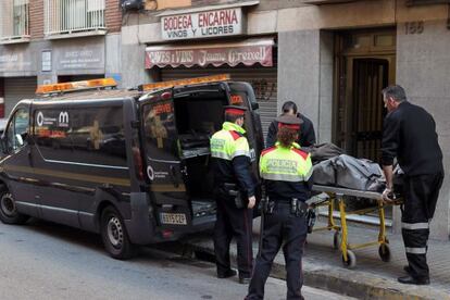 Una mujer de 59 años muere en un incendio en el barrio barcelonés de Horta-Guinardó.