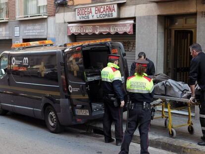 Una mujer de 59 años muere en un incendio en el barrio barcelonés de Horta-Guinardó.