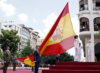 Alrededor de 1.700 efectivos del Ejército han participado en el desfile militar por el Día de las Fuerzas Armadas en Zaragoza.