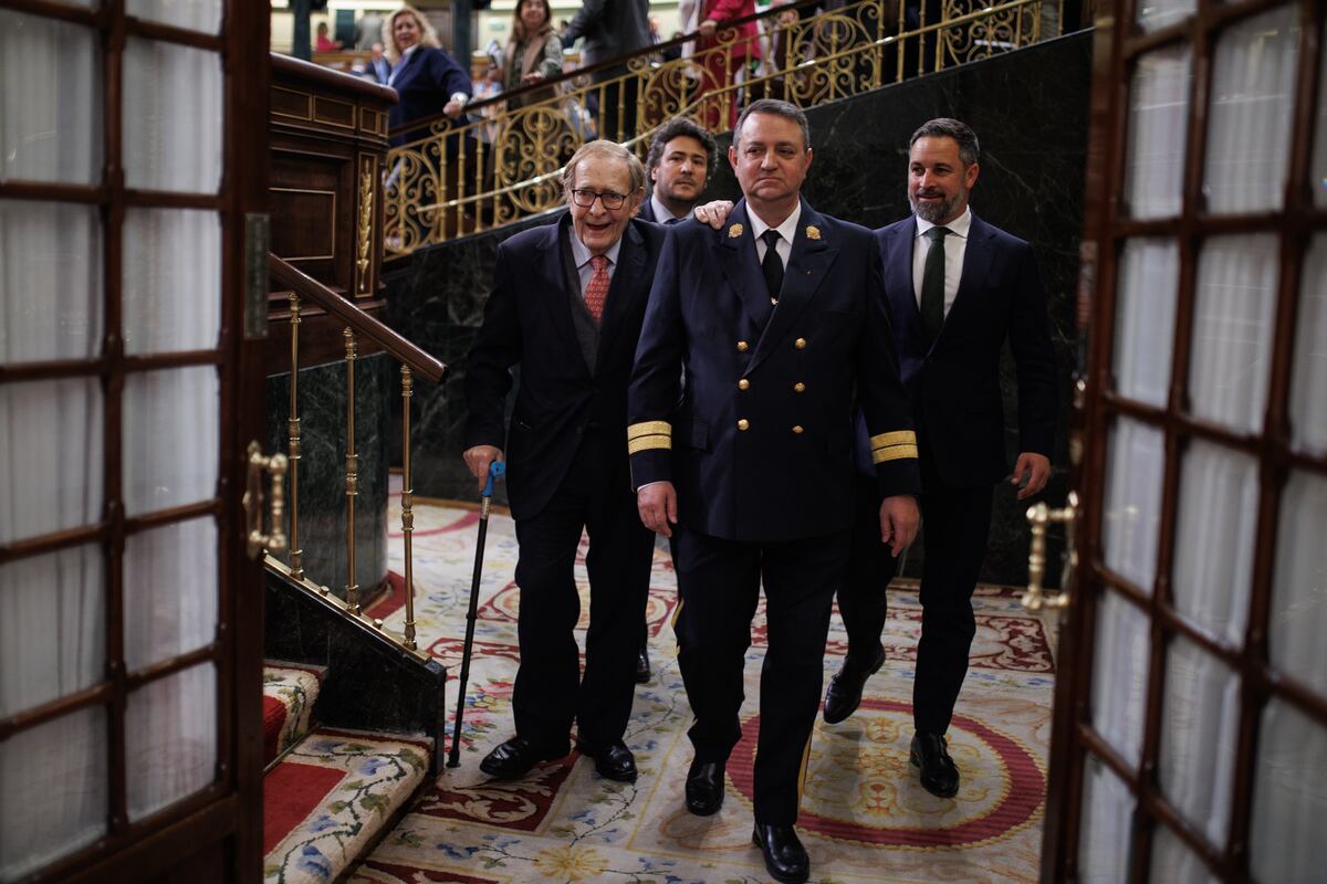Tamames se olvida de pedir elecciones en su moción de censura y reclama ...