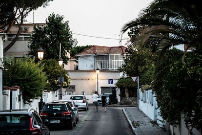 Una de las calles de la colonia del Manzanares.