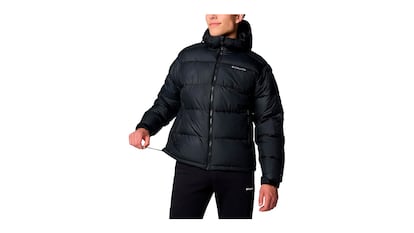 Abrigo Columbia sobre fondo blanco.