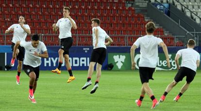 La Alemania sub-21 entrena para la final con España, ayer en Cracovia.