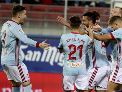 Jugadores del Celta celebran un gol.