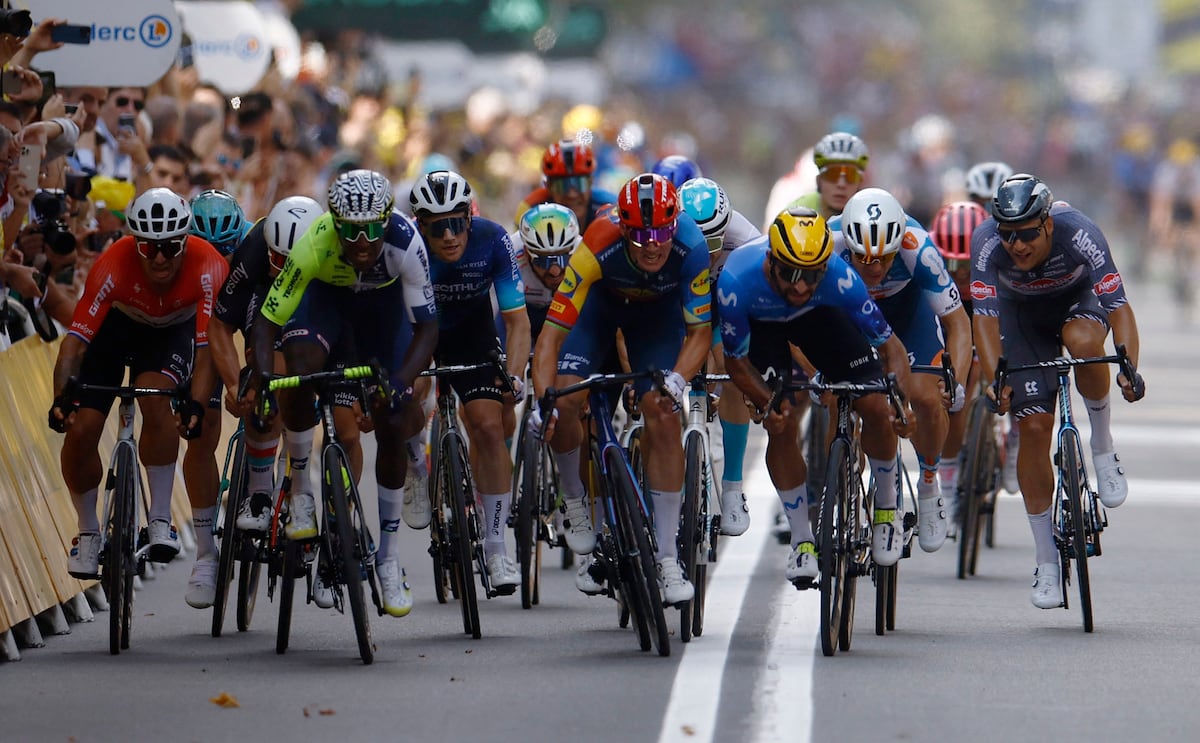 Biniam Girmay wins in Turin, first black African to win a stage of the ...